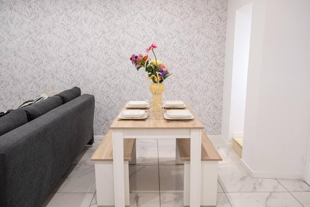 Appartement Renove - Wifi - Jardin - Centre De Niort Kültér fotó