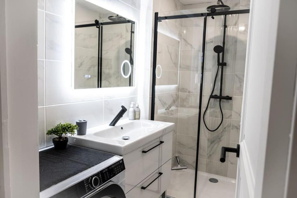 Appartement Renove - Wifi - Jardin - Centre De Niort Kültér fotó