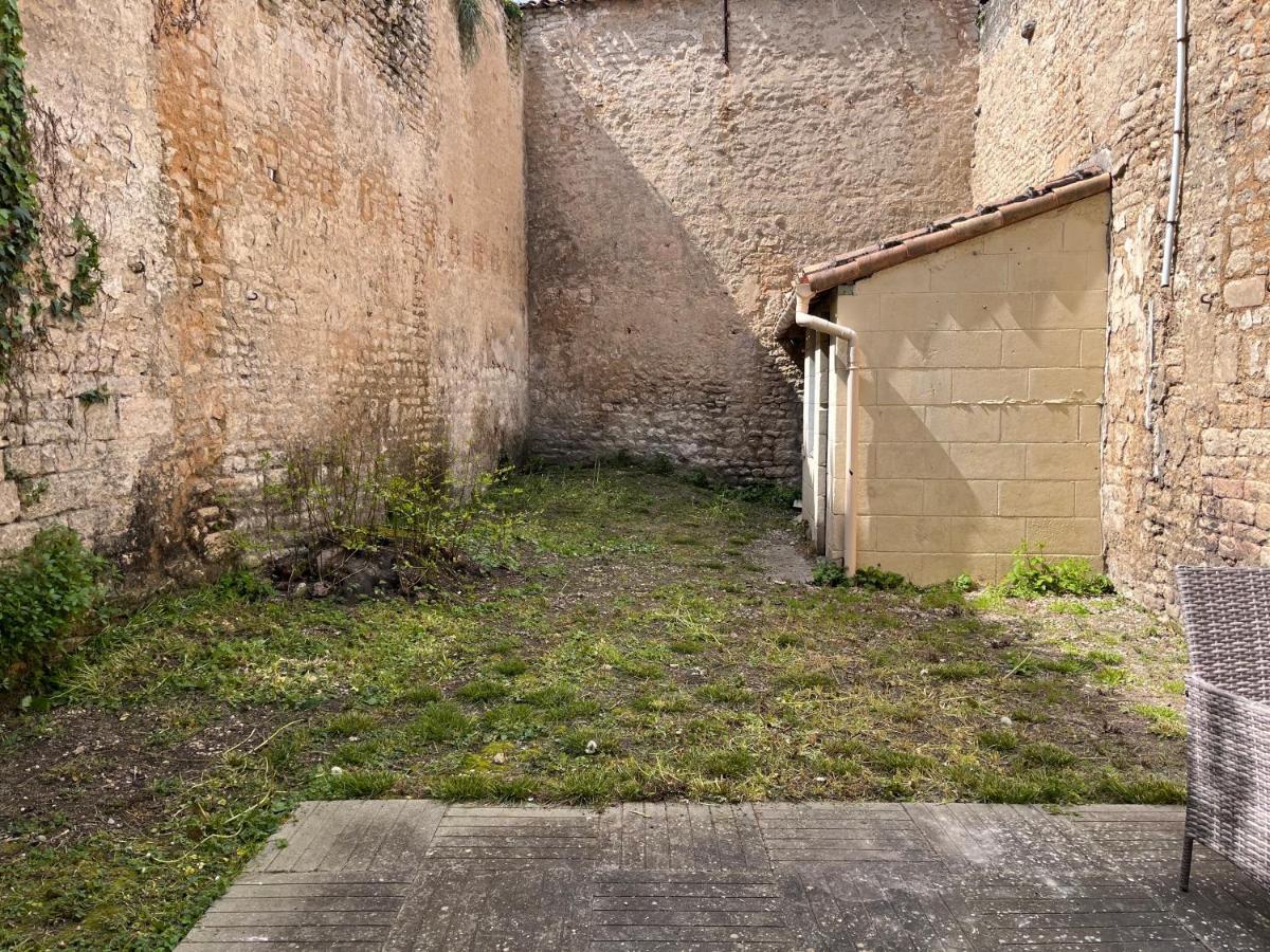 Appartement Renove - Wifi - Jardin - Centre De Niort Kültér fotó